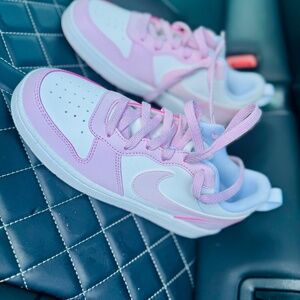 Nike 5.5Y PINK AND WHITE